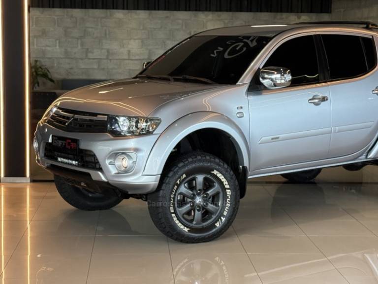 MITSUBISHI - L200 TRITON - 2016/2017 - Prata - R$ 149.900,00