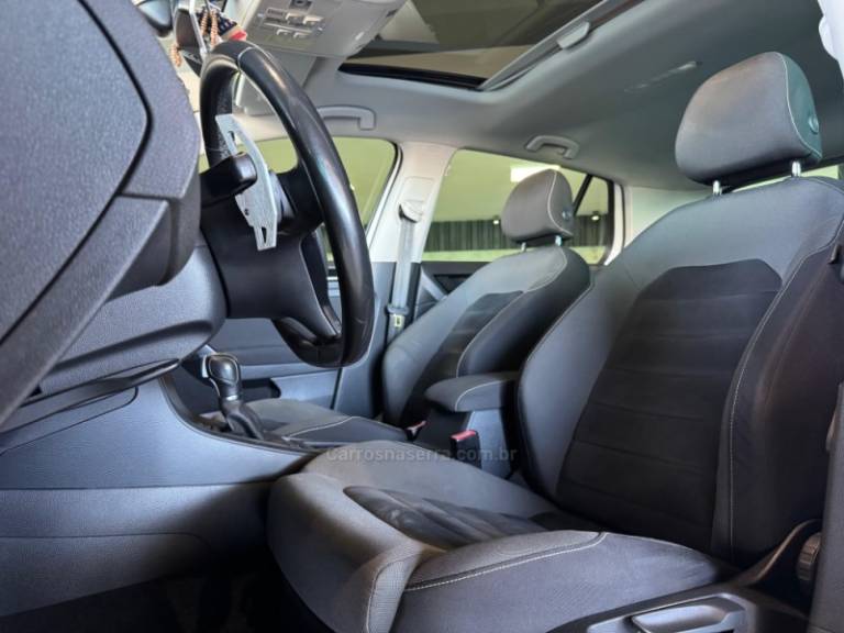 VOLKSWAGEN - GOLF - 2013/2014 - Branca - R$ 89.900,00