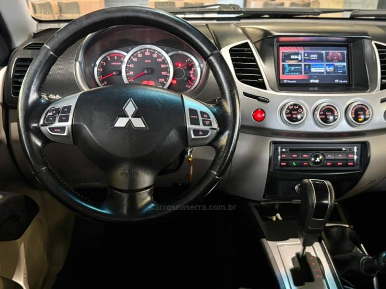 MITSUBISHI - L200 TRITON - 2014/2015 - Branca - R$ 139.900,00