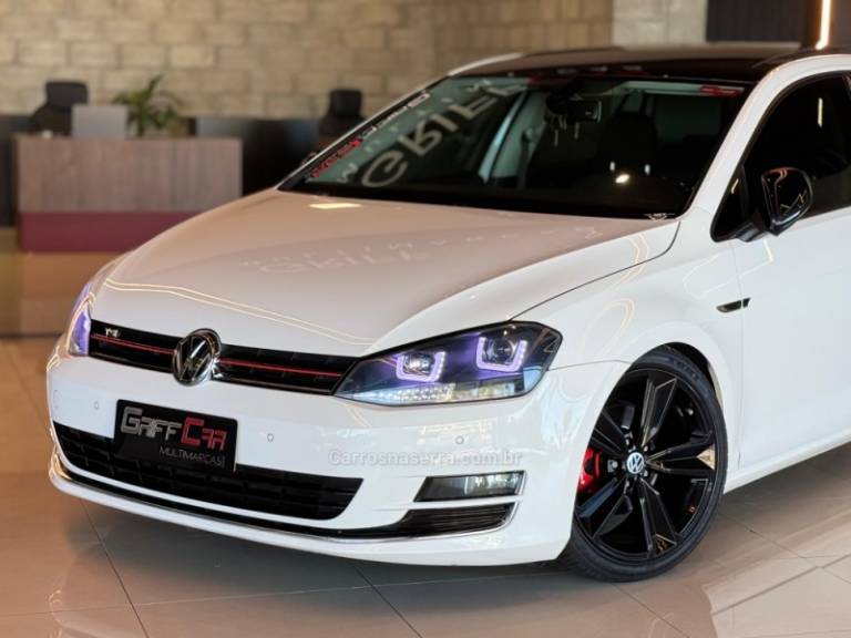 VOLKSWAGEN - GOLF - 2013/2014 - Branca - R$ 89.900,00