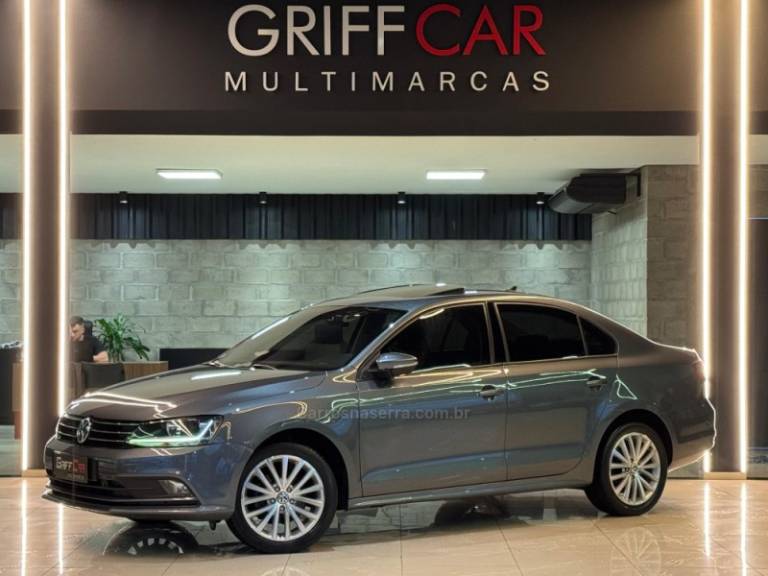 VOLKSWAGEN - JETTA - 2017/2018 - Cinza - R$ 92.900,00