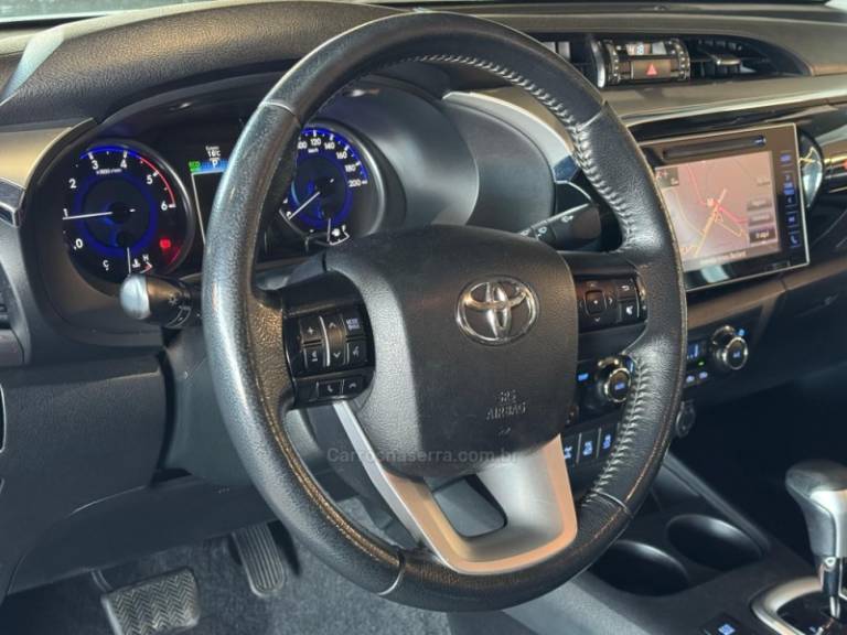 TOYOTA - HILUX - 2016/2017 - Prata - R$ 199.900,00