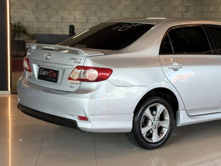TOYOTA - COROLLA - 2012/2013 - Prata - R$ 65.900,00
