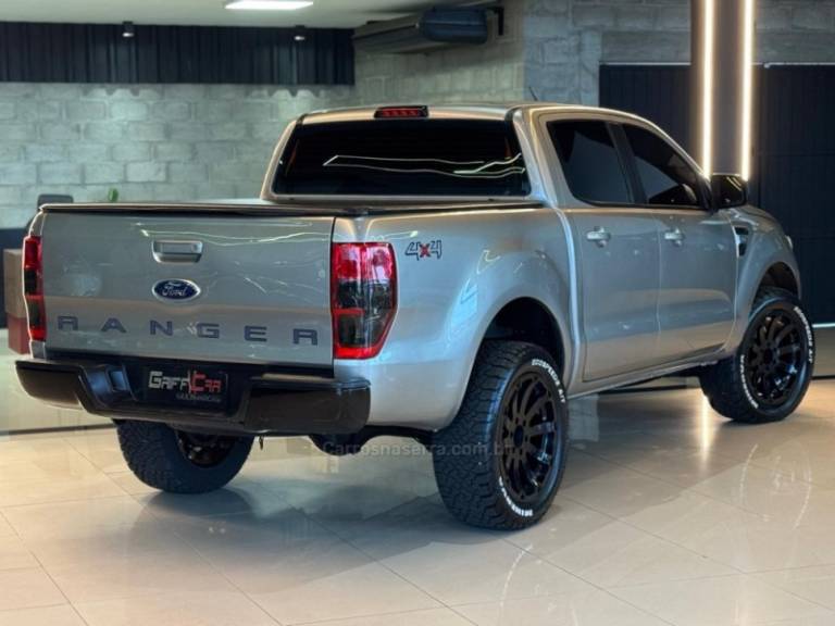 FORD - RANGER - 2014/2015 - Bege - R$ 108.900,00