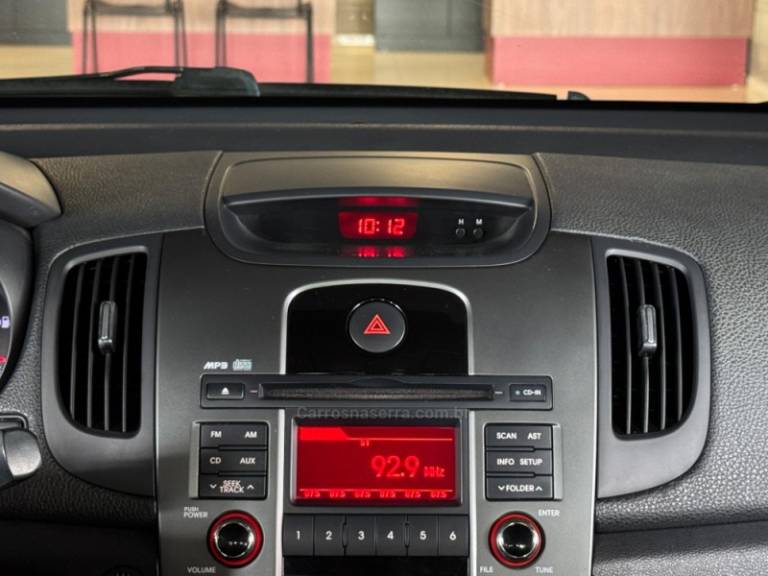 KIA MOTORS - CERATO - 2012/2013 - Branca - R$ 59.900,00