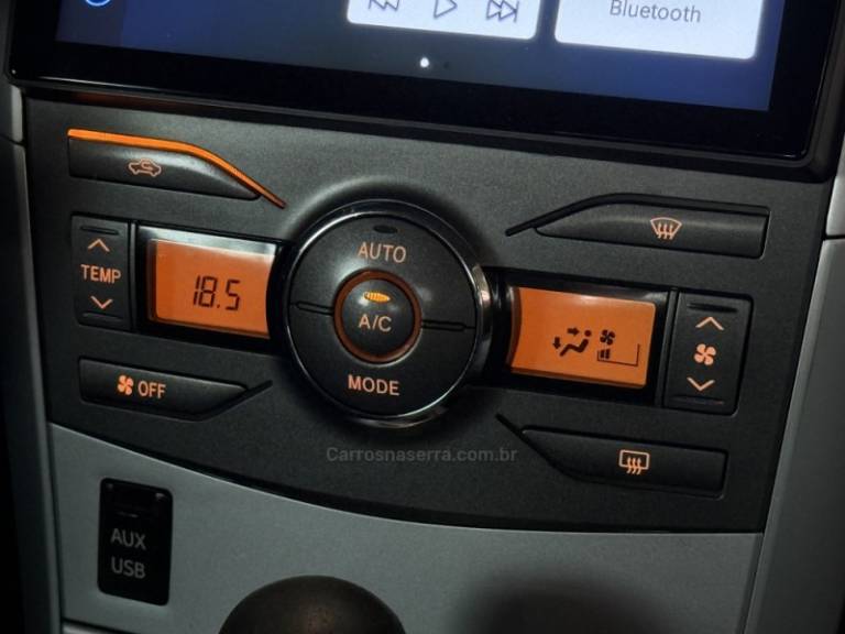 TOYOTA - COROLLA - 2012/2013 - Prata - R$ 65.900,00