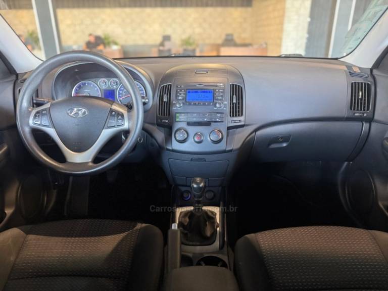 HYUNDAI - I30 - 2011/2012 - Prata - R$ 47.900,00