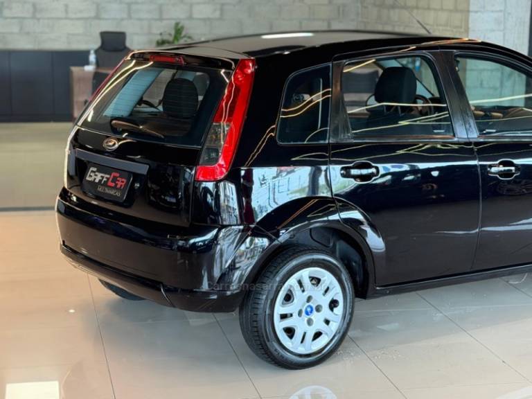 FORD - FIESTA - 2013/2014 - Preta - R$ 32.900,00