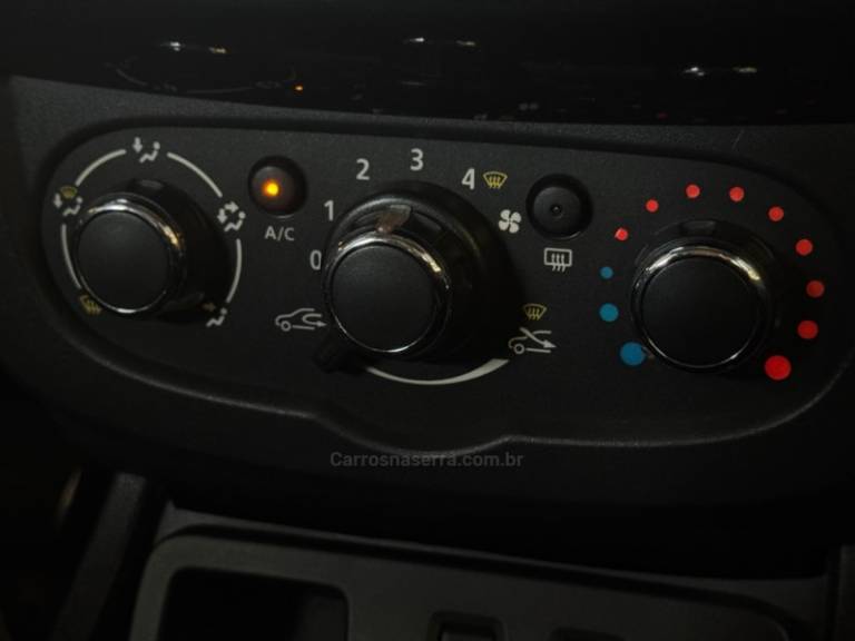 RENAULT - DUSTER - 2015/2016 - Preta - R$ 63.900,00