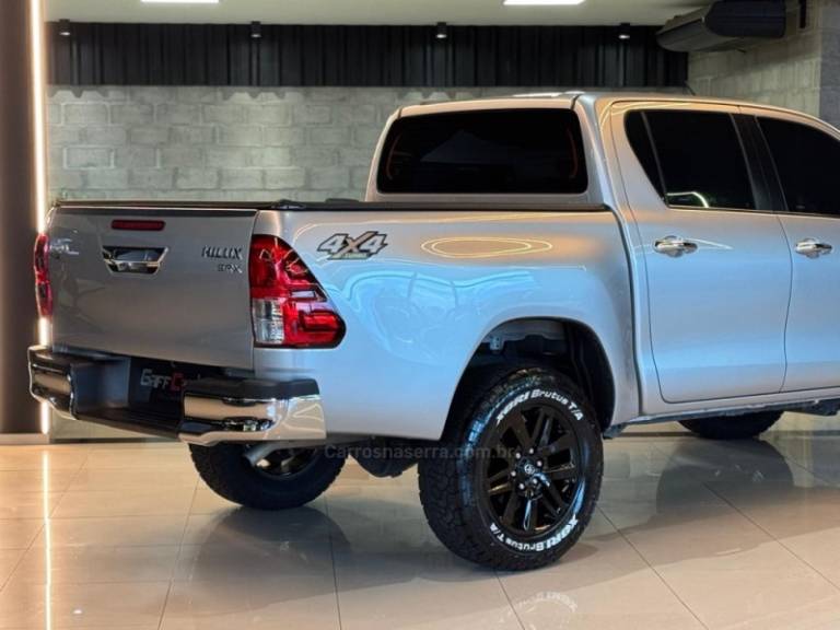 TOYOTA - HILUX - 2016/2017 - Prata - R$ 191.900,00
