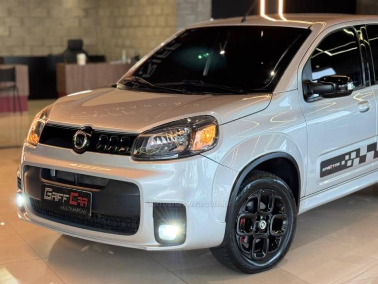 FIAT - UNO - 2014/2015 - Prata - R$ 44.900,00