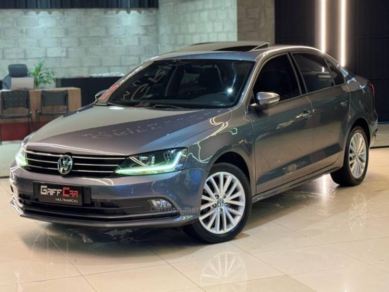 VOLKSWAGEN - JETTA - 2017/2018 - Cinza - R$ 92.900,00