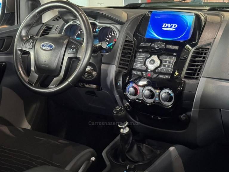 FORD - RANGER - 2014/2015 - Bege - R$ 108.900,00