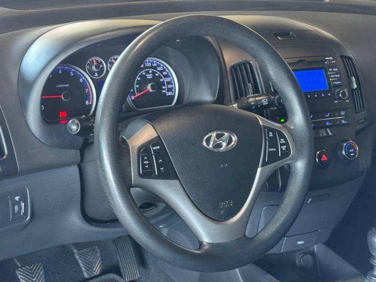 HYUNDAI - I30 - 2011/2012 - Prata - R$ 47.900,00