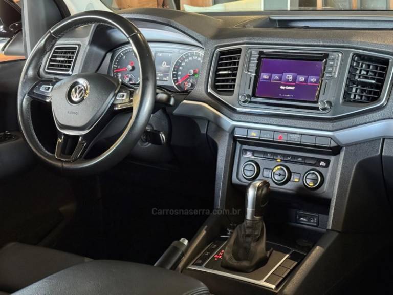 VOLKSWAGEN - AMAROK - 2017/2018 - Prata - R$ 147.900,00