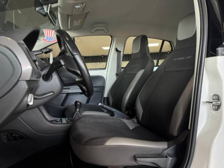 VOLKSWAGEN - UP - 2017/2018 - Branca - R$ 67.900,00