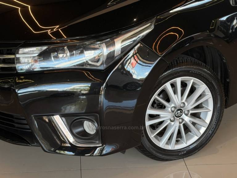 TOYOTA - COROLLA - 2016/2017 - Preta - R$ 83.900,00
