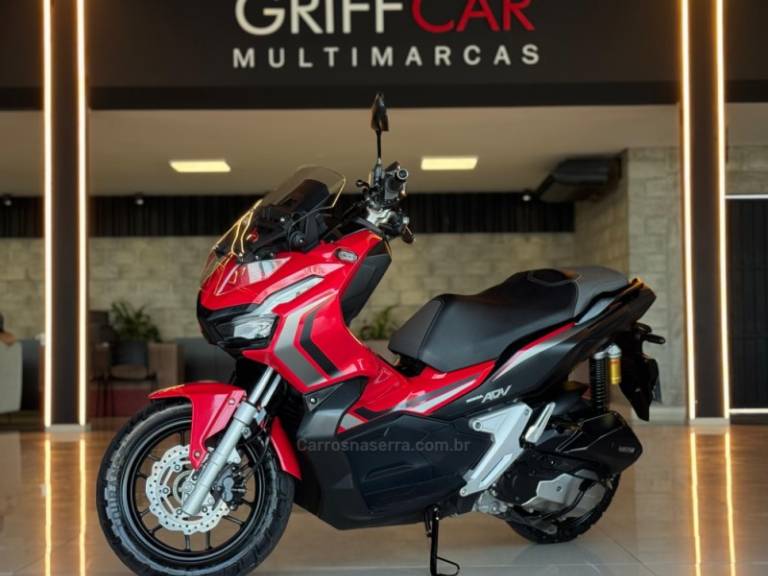 HONDA - ADV 150 - 2023/2024 - Vermelha - R$ 23.900,00