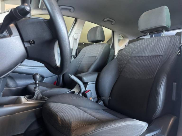 HYUNDAI - I30 - 2011/2012 - Prata - R$ 47.900,00