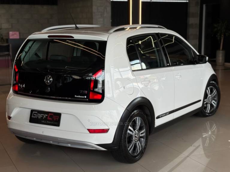 VOLKSWAGEN - UP - 2017/2018 - Branca - R$ 67.900,00