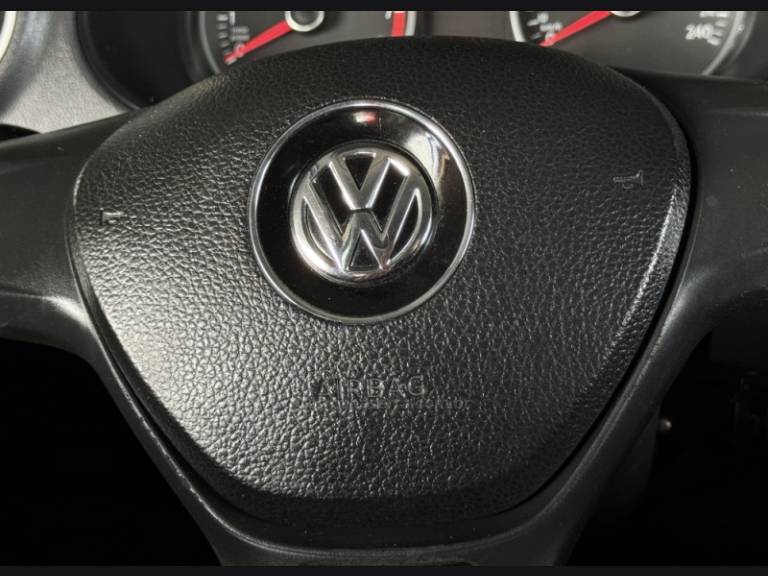 VOLKSWAGEN - SAVEIRO - 2016/2017 - Branca - R$ 51.900,00