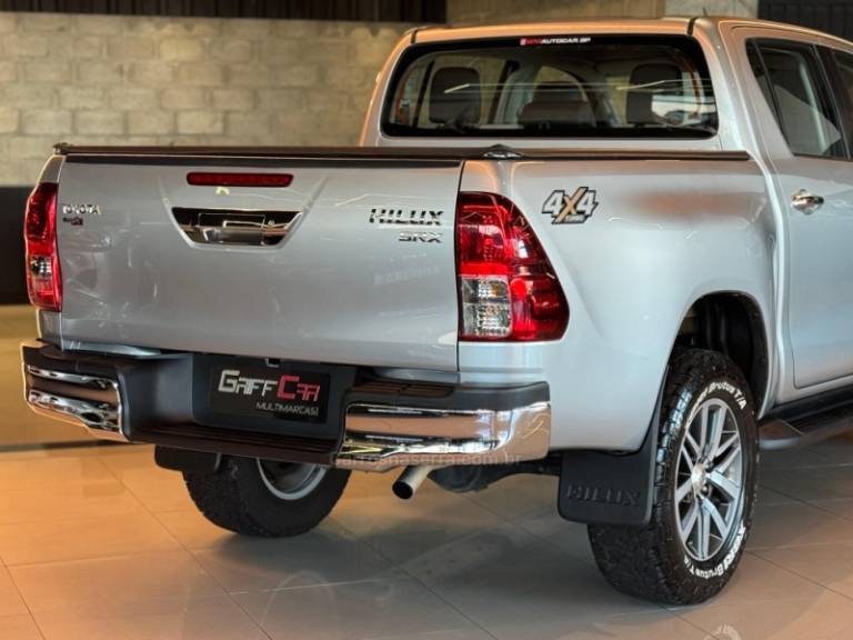TOYOTA - HILUX - 2016/2017 - Prata - R$ 199.900,00
