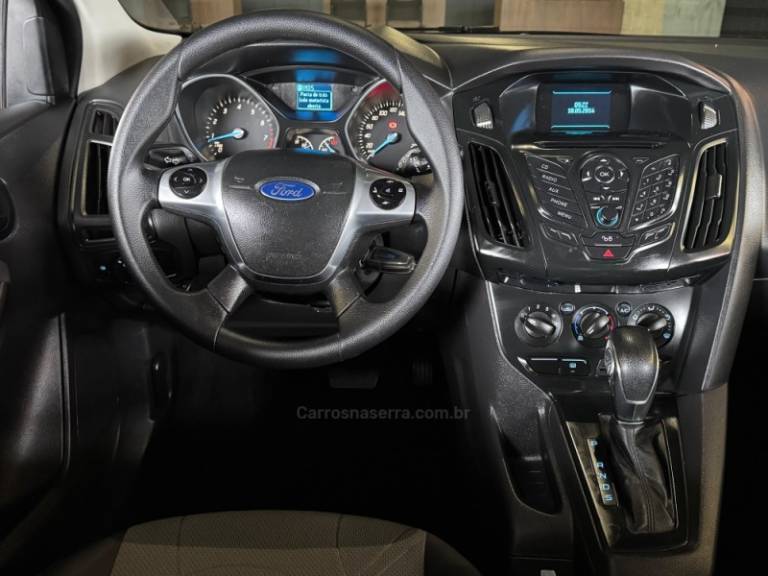 FORD - FOCUS - 2014/2015 - Branca - Sob Consulta