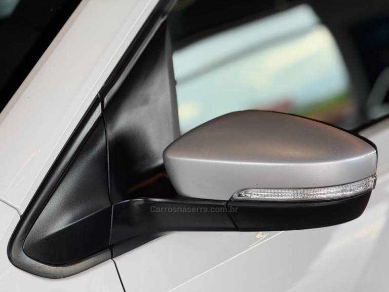 VOLKSWAGEN - UP - 2017/2018 - Branca - R$ 67.900,00