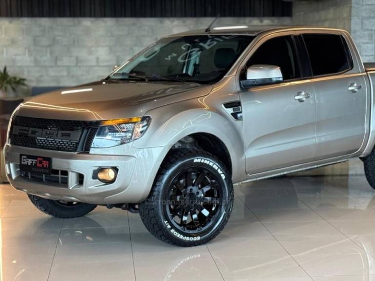 FORD - RANGER - 2014/2015 - Bege - R$ 108.900,00