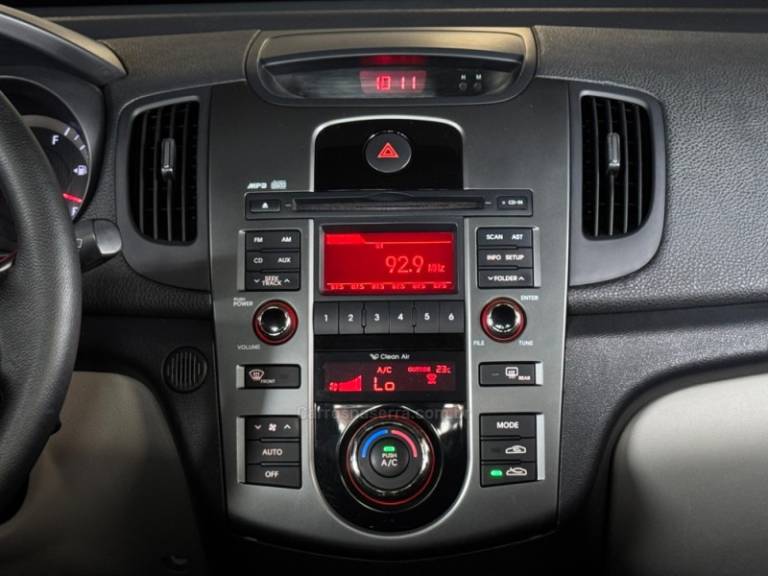 KIA MOTORS - CERATO - 2012/2013 - Branca - R$ 59.900,00