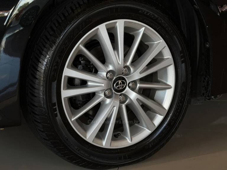 TOYOTA - COROLLA - 2016/2017 - Preta - R$ 83.900,00