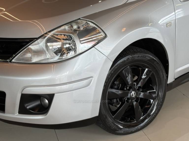 NISSAN - TIIDA - 2010/2011 - Prata - R$ 43.900,00