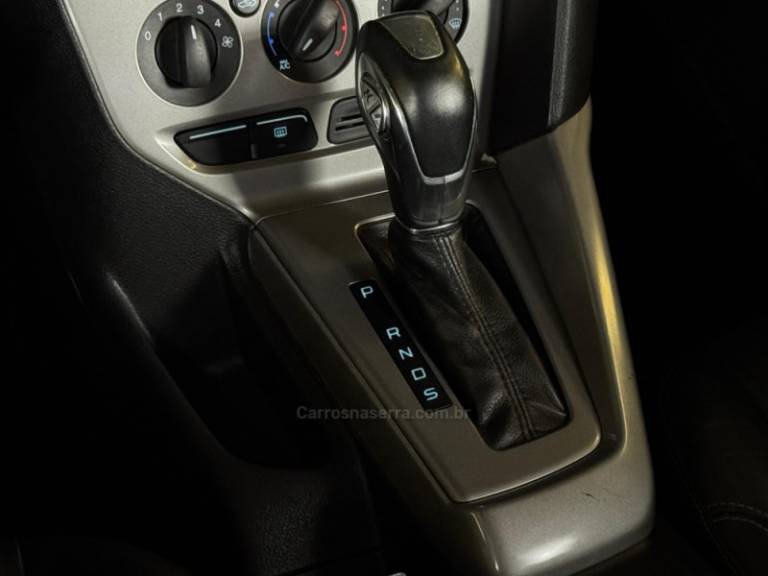 FORD - FOCUS - 2012/2014 - Prata - R$ 49.900,00