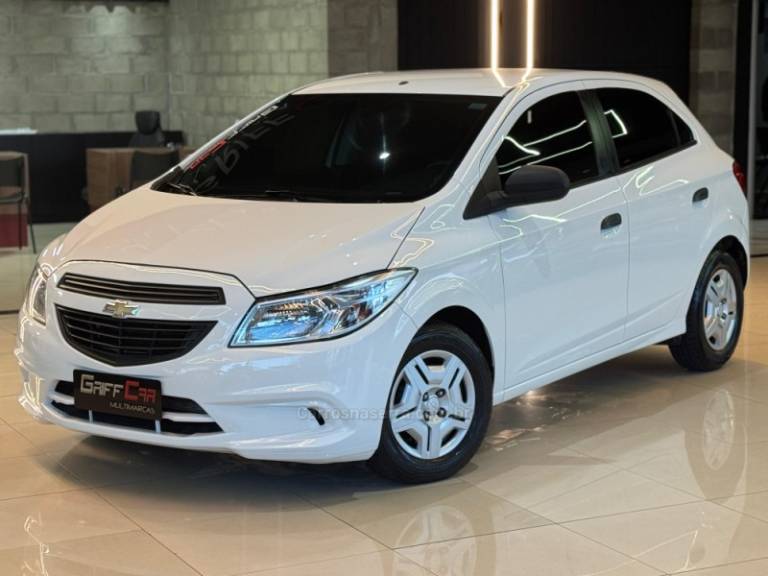 CHEVROLET - ONIX - 2017/2018 - Branca - R$ 49.900,00