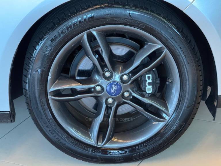 FORD - FOCUS - 2012/2014 - Prata - R$ 49.900,00