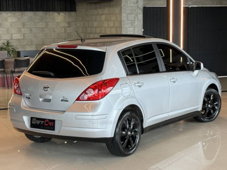 NISSAN - TIIDA - 2010/2011 - Prata - R$ 43.900,00