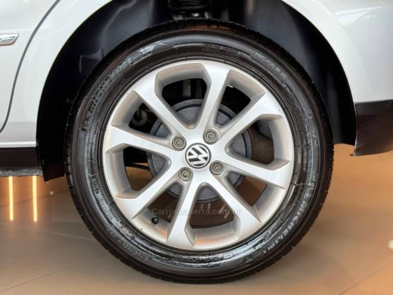 VOLKSWAGEN - GOL - 2010/2011 - Prata - R$ 36.900,00