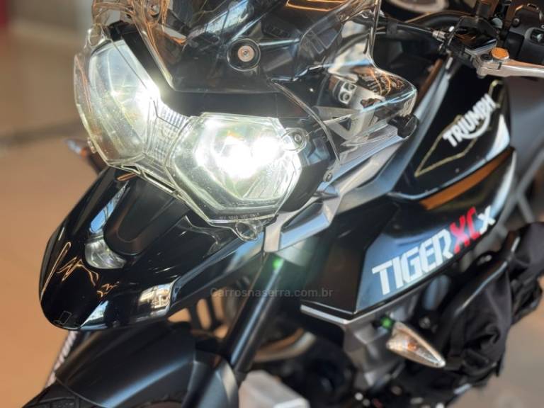 TRIUMPH - TIGER 800 XCX - 2016/2017 - Preta - R$ 49.900,00
