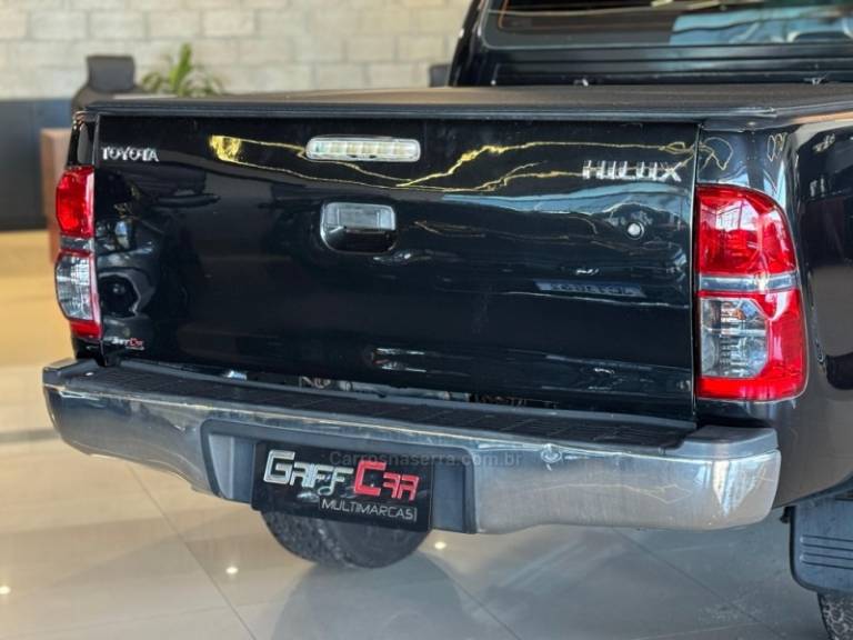 TOYOTA - HILUX - 2011/2012 - Preta - R$ 89.900,00