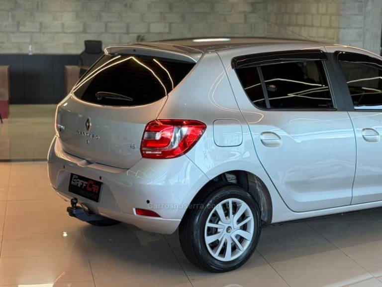 RENAULT - SANDERO - 2015/2016 - Prata - R$ 42.900,00