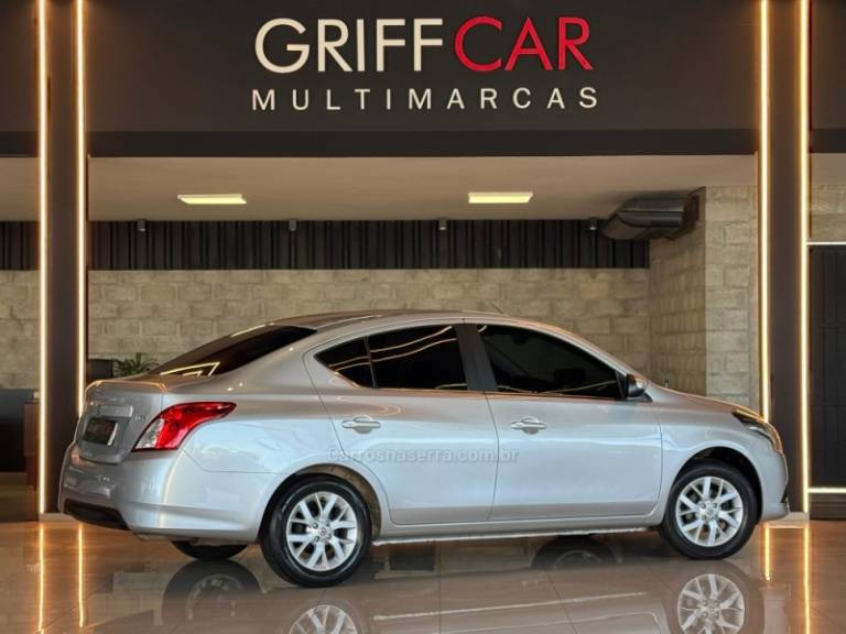NISSAN - VERSA - 2017/2017 - Prata - R$ 59.900,00