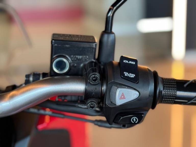 HONDA - ADV 150 - 2023/2024 - Vermelha - R$ 23.900,00