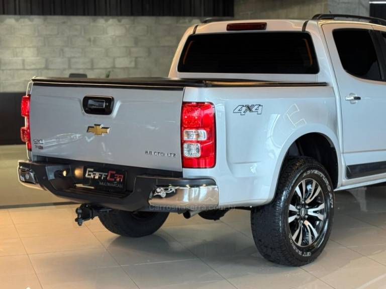 CHEVROLET - S10 - 2017/2018 - Prata - R$ 154.900,00