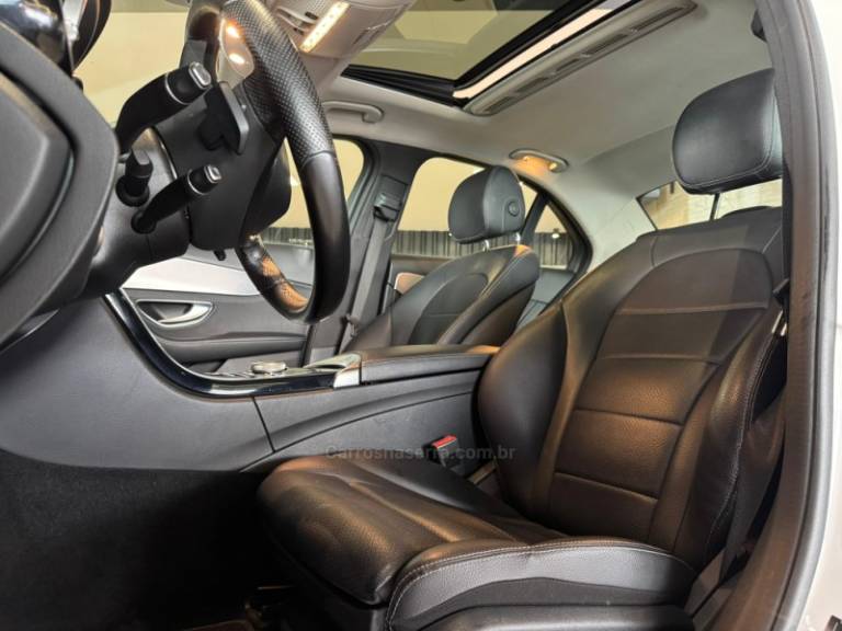 MERCEDES-BENZ - C 200 - 2015/2016 - Branca - R$ 125.900,00