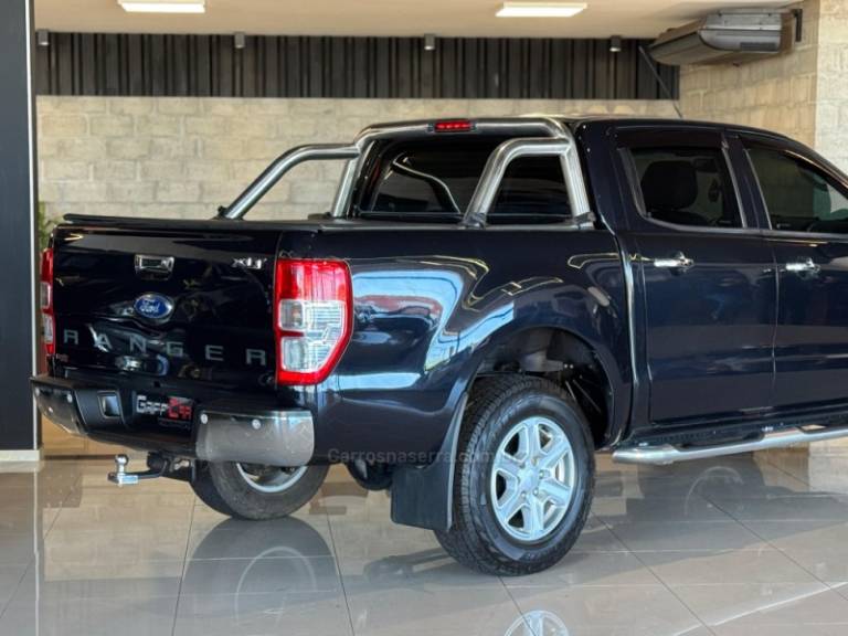 FORD - RANGER - 2014/2015 - Cinza - R$ 94.900,00