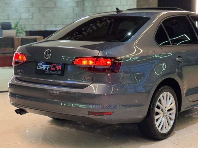 VOLKSWAGEN - JETTA - 2017/2018 - Cinza - R$ 92.900,00