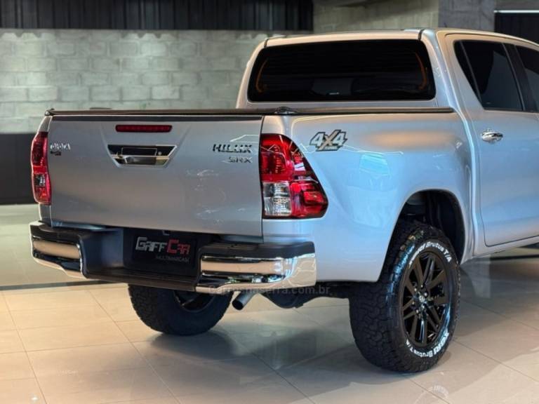 TOYOTA - HILUX - 2016/2017 - Prata - R$ 191.900,00