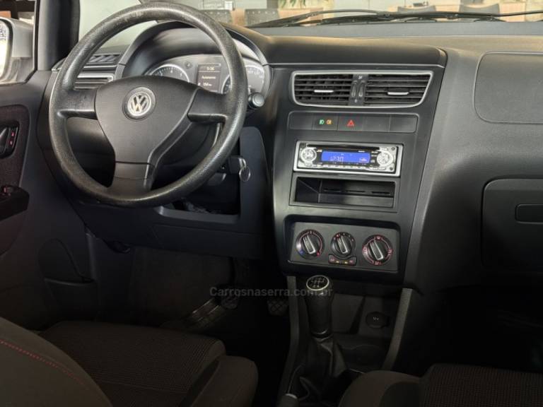 VOLKSWAGEN - FOX - 2010/2011 - Prata - R$ 39.900,00