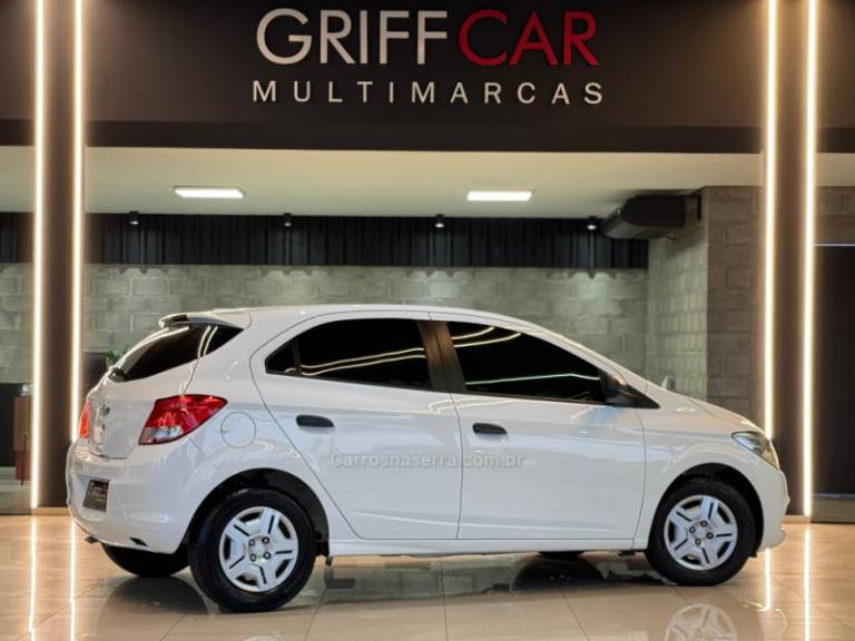 CHEVROLET - ONIX - 2017/2018 - Branca - R$ 49.900,00