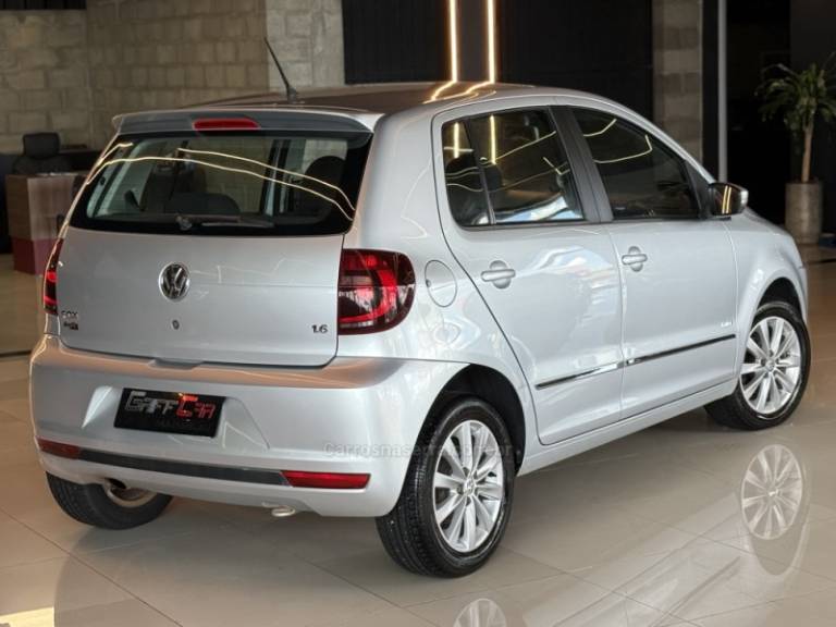 VOLKSWAGEN - FOX - 2010/2011 - Prata - R$ 39.900,00
